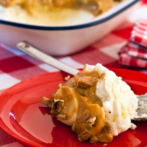 Caramel and Banana Cheese Dessert with Pecan Nuts