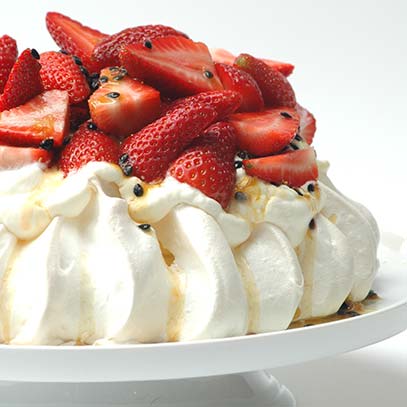 Pavlova with Cheesecake Filling