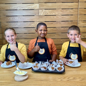 Muffins with Nutty Peanut Praline Topping
