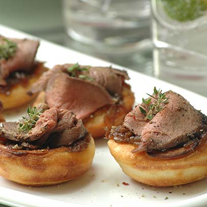 Mini Yorkshire Puddings with Roast Beef and Caramelised Onions