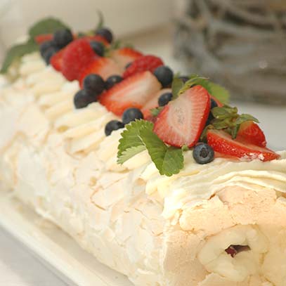 Pavlova Roulade with Summer Berries