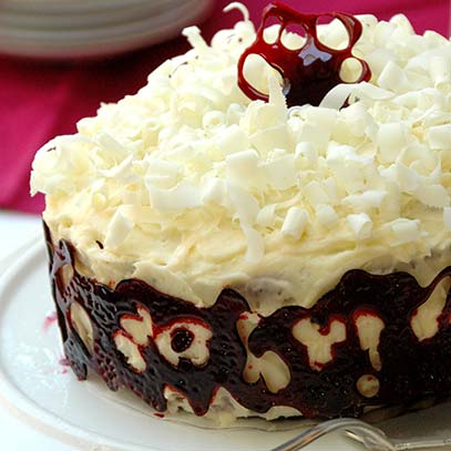 Red Velvet Cake with Caramel Collar