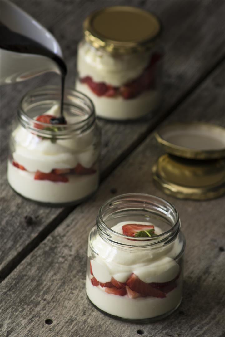 Strawberries with Lemon Cream