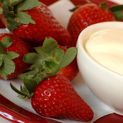 Whole Strawberries with Yoghurt Cheesecake Dipping Sauce